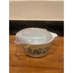 Pyrex Homestead (473) 1 quart casserole dish with lid